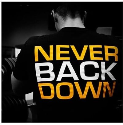 Dedicated T-Shirt - Never Back Down - S - Afbeelding 2